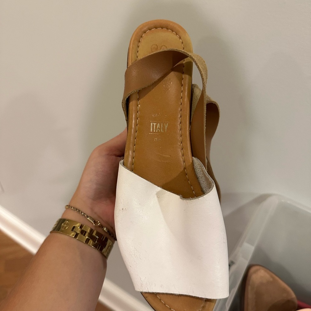 Seychelles White and Tan Sandals with Minimalist Design